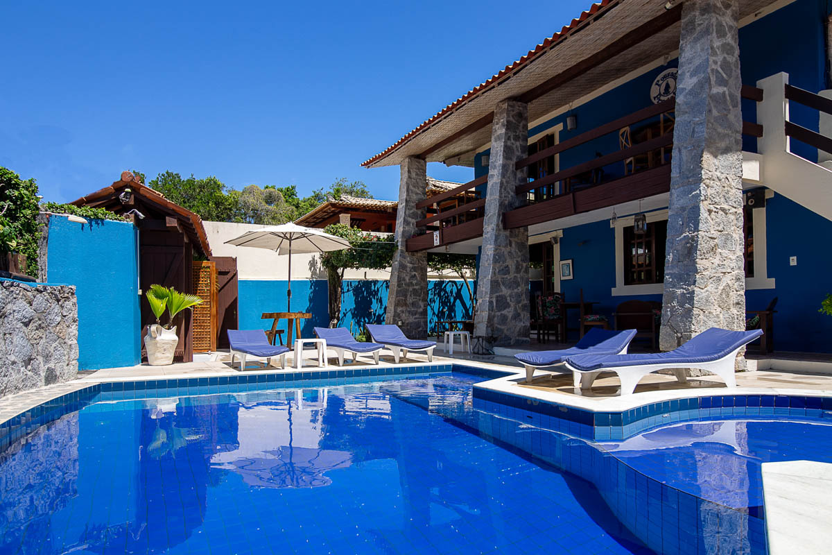 Piscina e jardins da Pousada Fragata