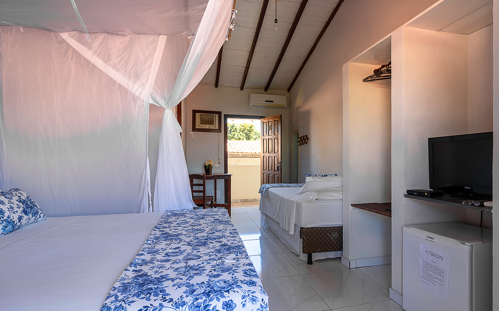 Quarto triplo da Pousada Fragata
